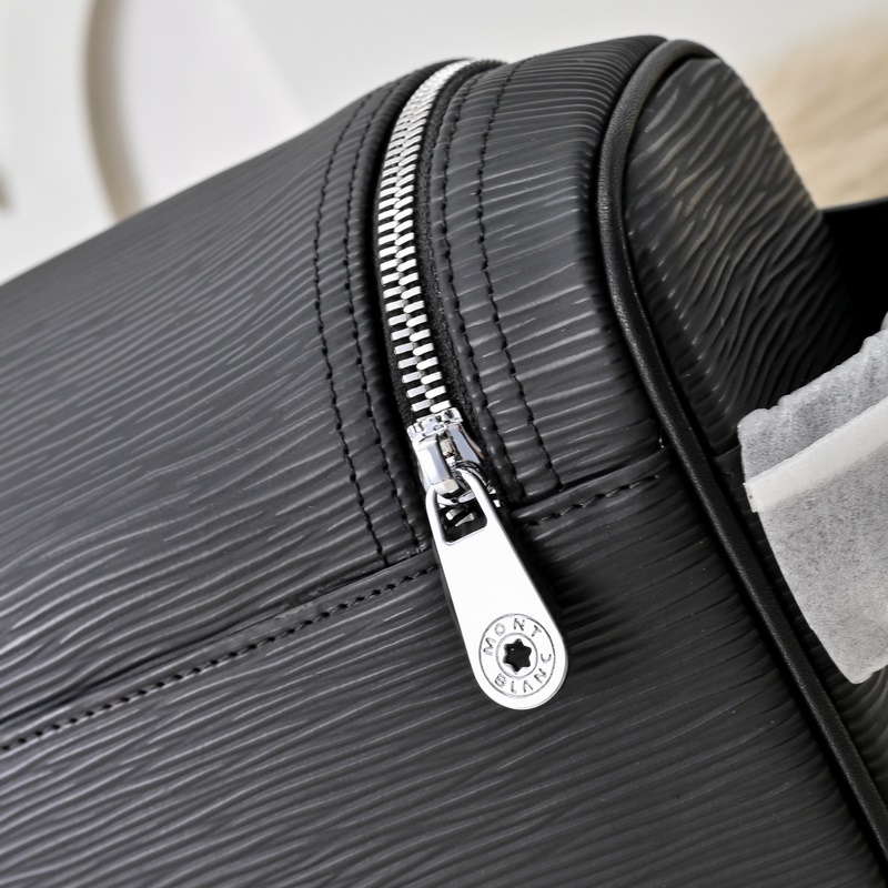 MONT BLANC 萬寶龍-最新款男士手包 采用頭層牛皮 皮質(zhì)柔軟 手感超贊