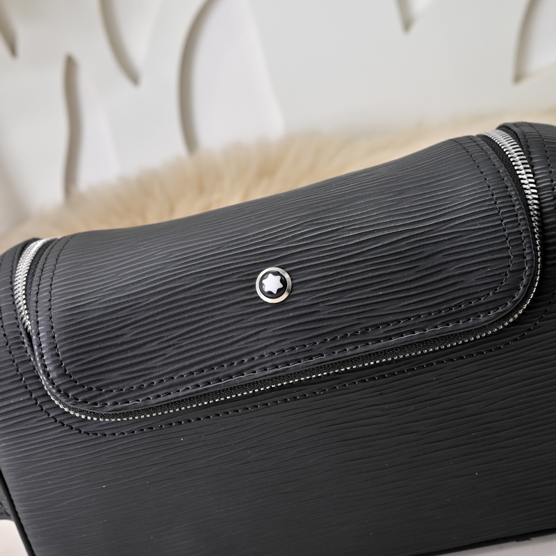 MONT BLANC 萬寶龍-最新款男士手包 采用頭層牛皮 皮質(zhì)柔軟 手感超贊