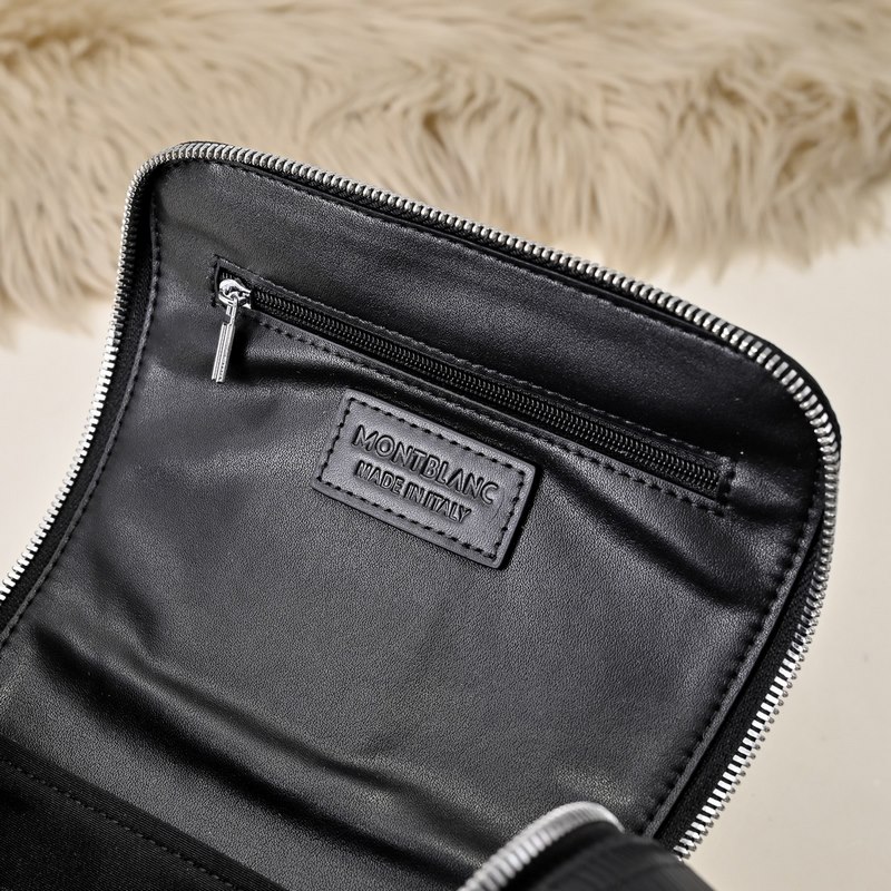 MONT BLANC 萬寶龍-最新款男士手包 采用頭層牛皮 皮質(zhì)柔軟 手感超贊