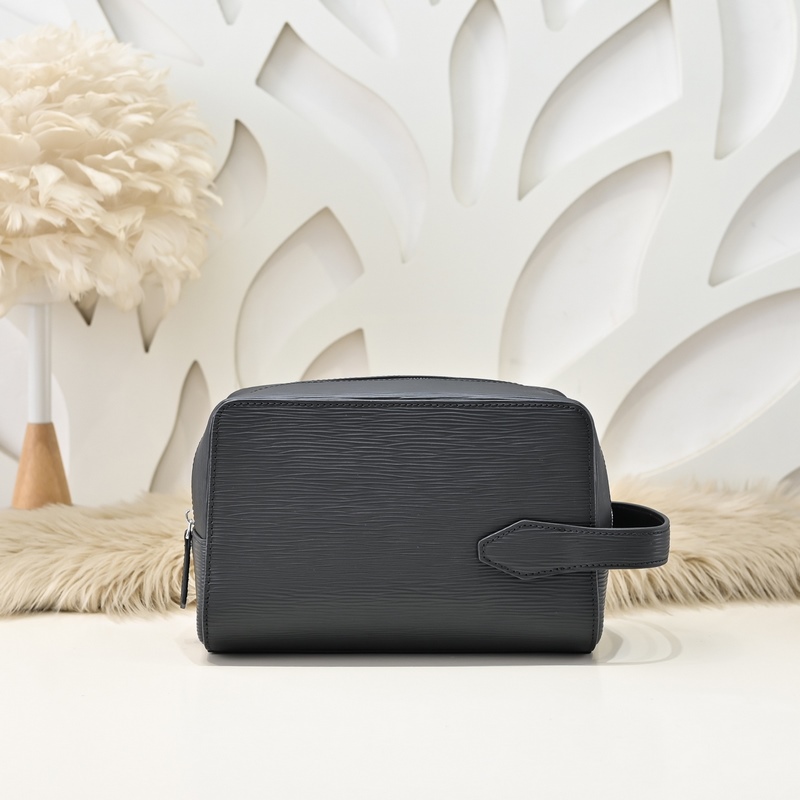 MONT BLANC 萬寶龍-最新款男士手包 采用頭層牛皮 皮質柔軟 手感超贊