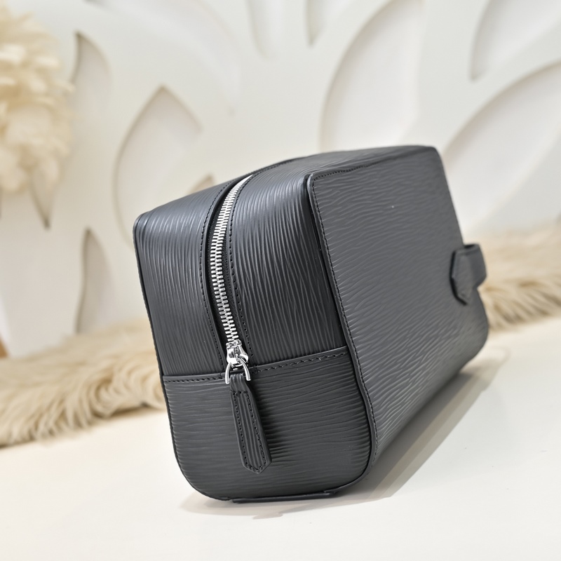 MONT BLANC 萬寶龍-最新款男士手包 采用頭層牛皮 皮質柔軟 手感超贊