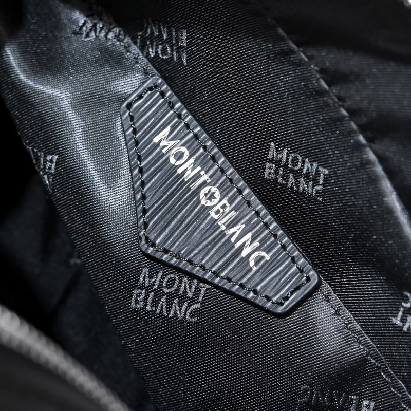 MONT BLANC 萬寶龍-最新款男士手包 采用頭層牛皮 皮質柔軟 手感超贊