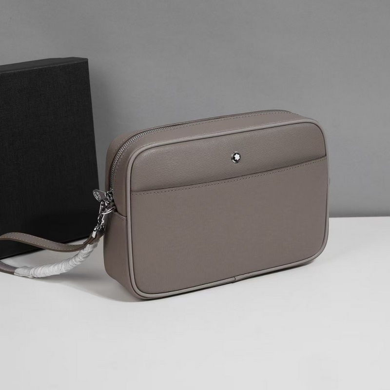 萬寶龍爆款來襲，精緻手包 選用由再生聚酯纖維和棉質紗線制成的面料打造，裝飾專屬標