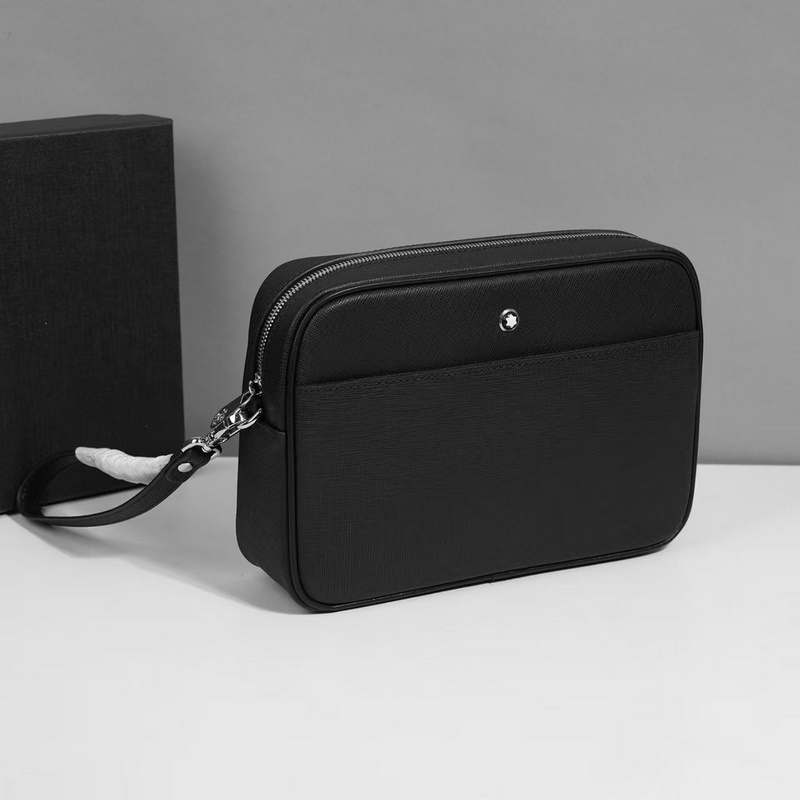 萬寶龍爆款來襲，精緻手包 選用由再生聚酯纖維和棉質(zhì)紗線制成的面料打造，裝飾專屬標(biāo)