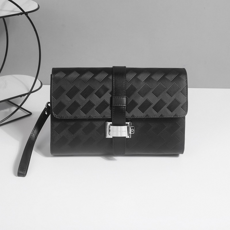 萬寶龍爆款來襲，精緻手包 選用由再生聚酯纖維頭層牛皮和棉質紗線制成的頭層牛皮面料