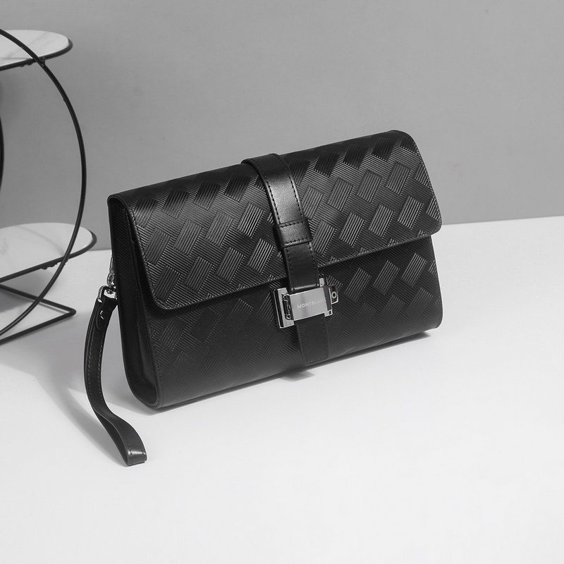 萬寶龍爆款來襲，精緻手包 選用由再生聚酯纖維頭層牛皮和棉質紗線制成的頭層牛皮面料