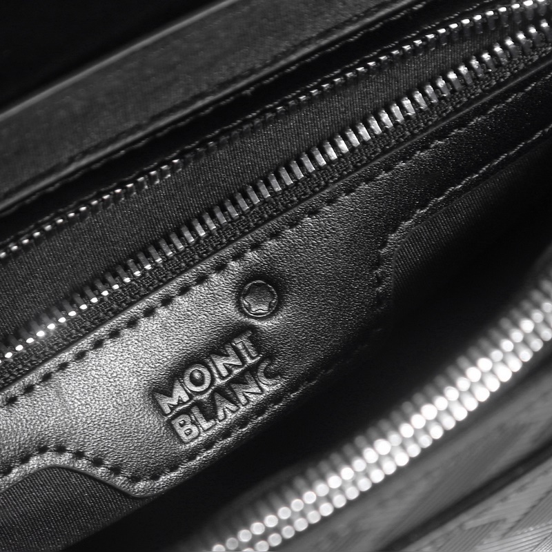 萬寶龍爆款來襲，精緻手包 選用由再生聚酯纖維頭層牛皮和棉質紗線制成的頭層牛皮面料