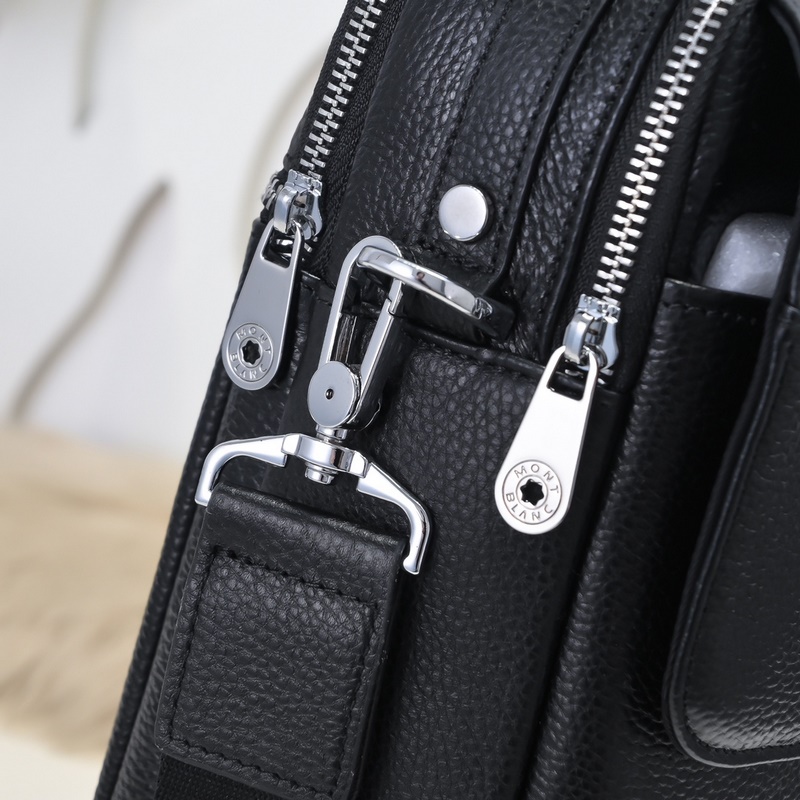 萬寶龍-最新款男士手提包/斜挎包 采用頭層牛皮 皮質(zhì)柔軟 手感超贊 獨特設(shè)計足以