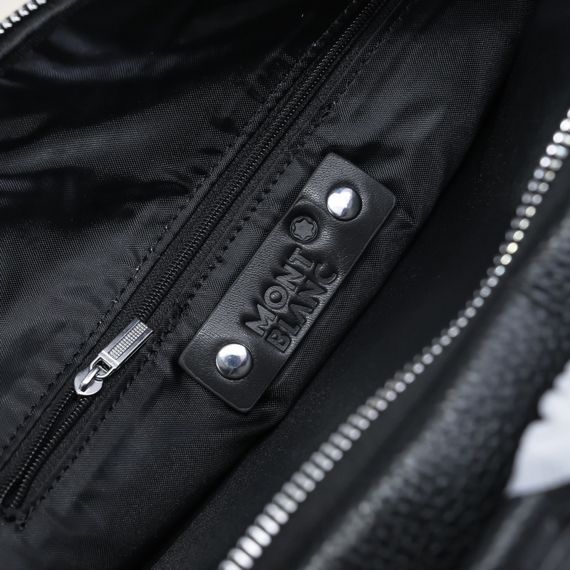 萬寶龍-最新款男士手提包/斜挎包 采用頭層牛皮 皮質(zhì)柔軟 手感超贊 獨(dú)特設(shè)計(jì)足以