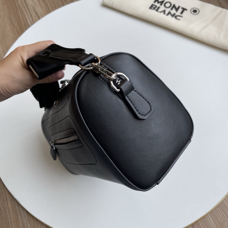 萬寶龍軟皮系列郵筒包 經典黑，從品牌豐厚的書寫文化中汲取靈感，點亮煥新色彩搭配，