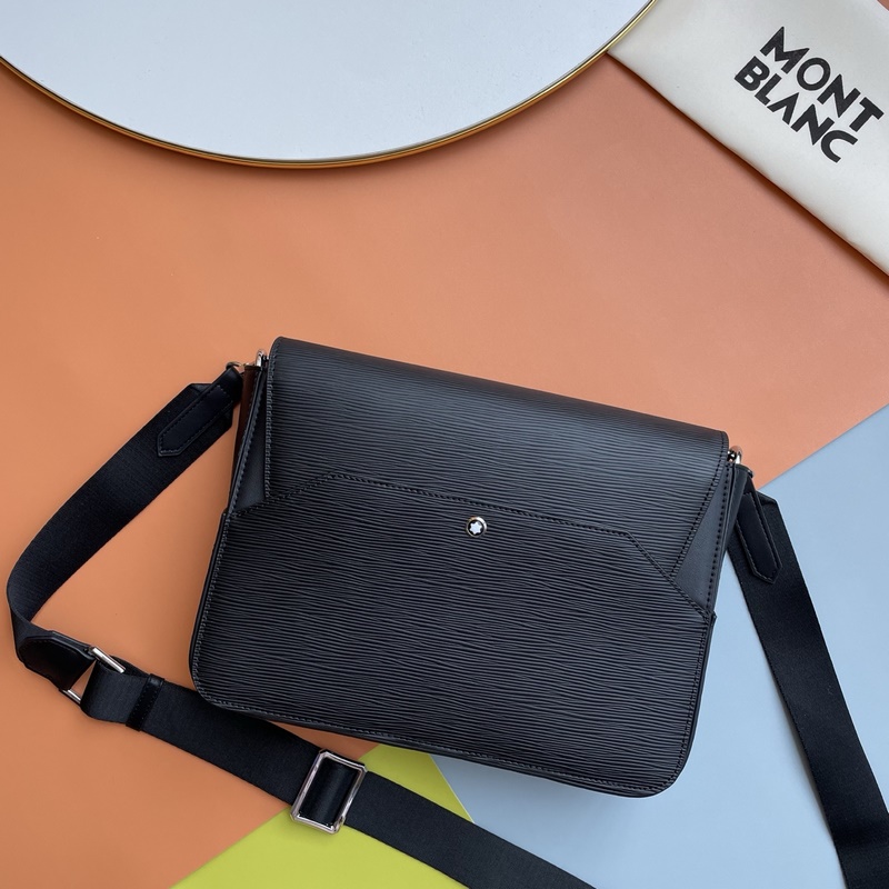 萬寶龍經典斜挎包，頂級頭層牛皮承載歲月質感，清晰立體紋路訴說高級工藝。擴容設計巧