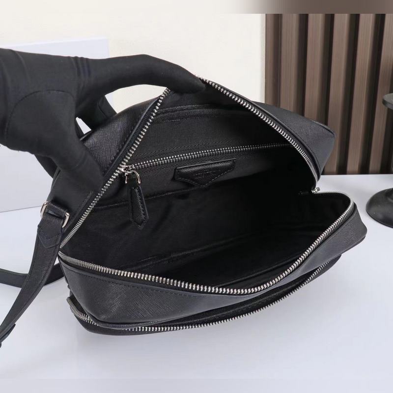 MONTBLANC 全新萬(wàn)寶龍匠心系列郵差包 經(jīng)典黑 型號(hào)：MB198127#