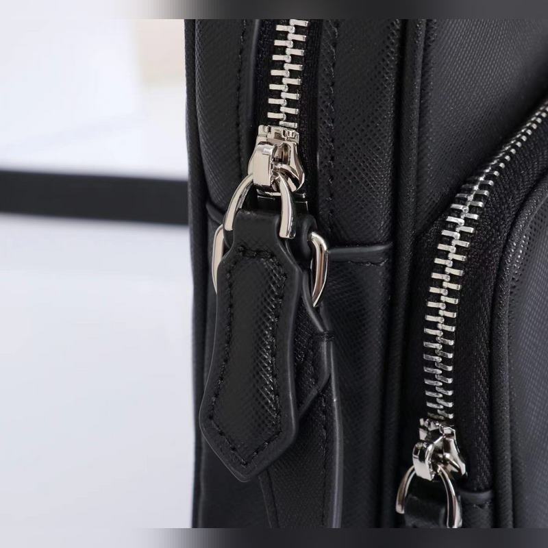 MONTBLANC 全新萬寶龍匠心系列迷你小挎包 經(jīng)典黑 型號：MB198165