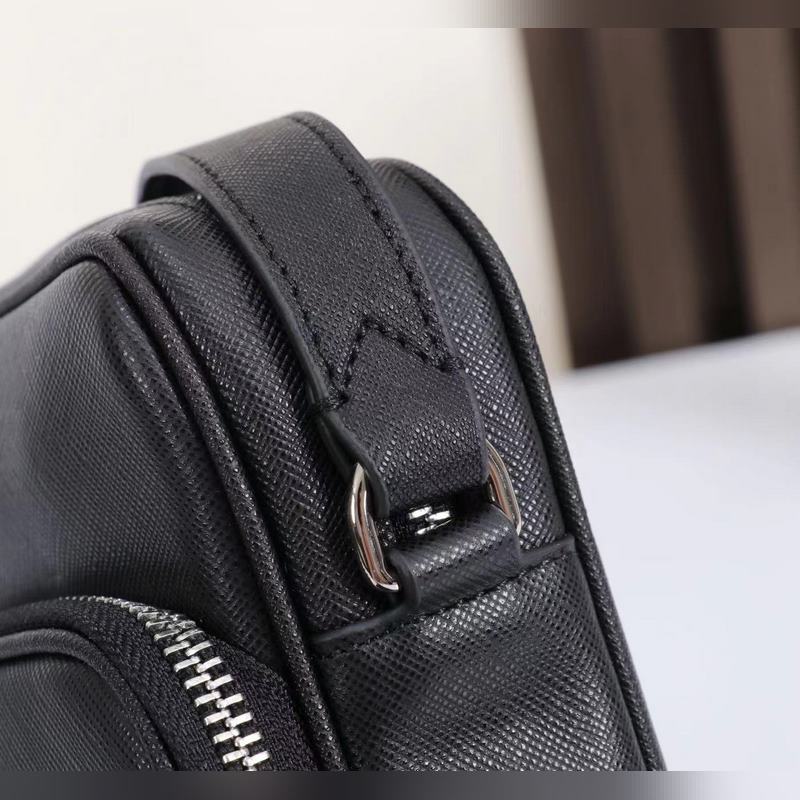 MONTBLANC 全新萬寶龍匠心系列迷你小挎包 經(jīng)典黑 型號：MB198165