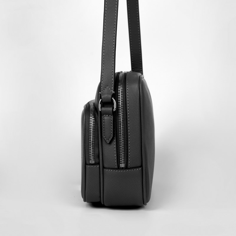 MONTBLANC 全新萬(wàn)寶龍匠心系列郵差包 經(jīng)典黑 型號(hào)：MB198127#