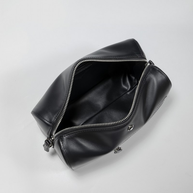 MONTBL NC萬寶龍軟皮系列142郵筒包經典黑 型號：MB131797# 材