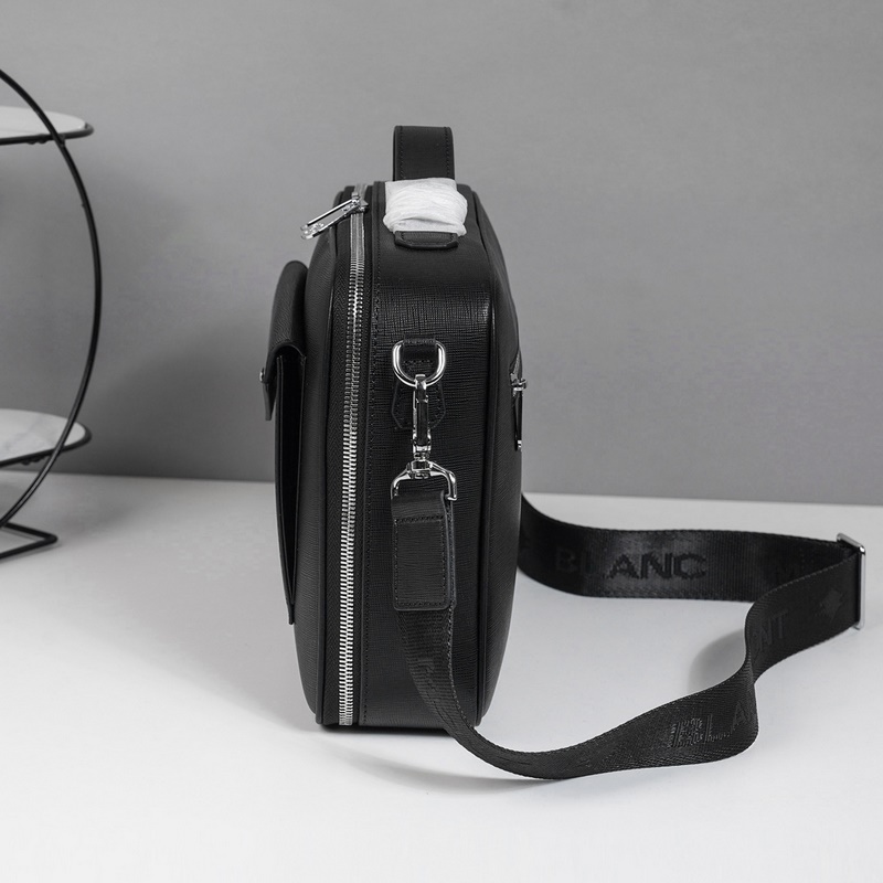 萬寶龍爆款來襲，精緻單肩包 選用由再生聚酯纖維頭層牛皮和棉質紗線制成的面料打造，