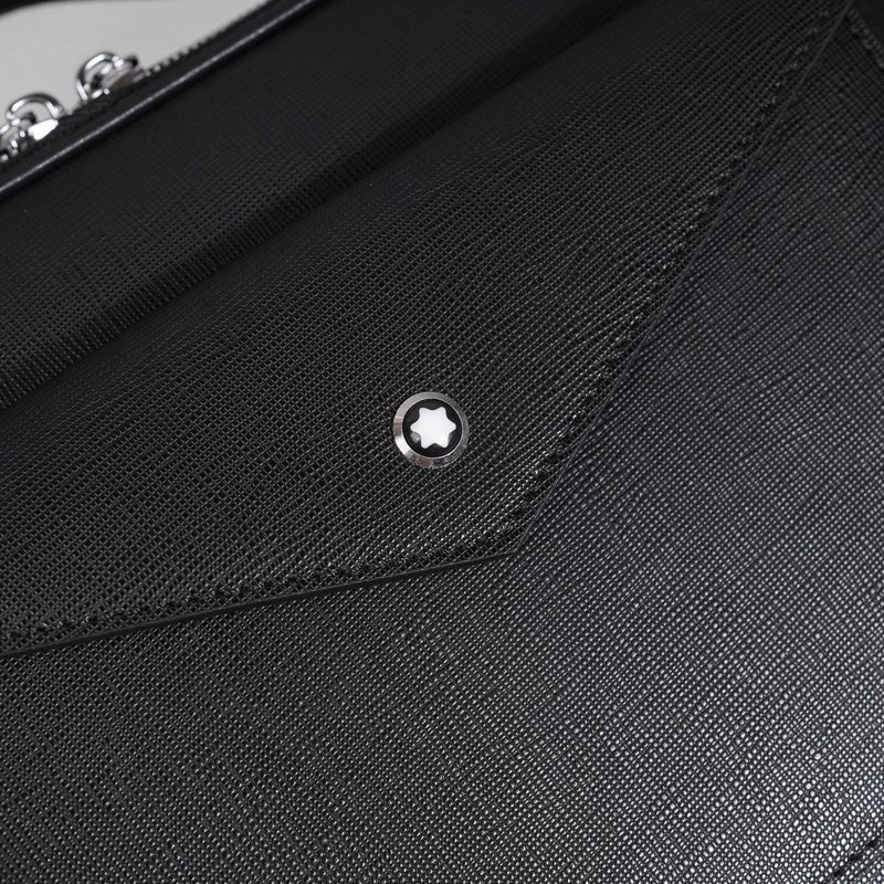 萬寶龍爆款來襲，精緻單肩包 選用由再生聚酯纖維頭層牛皮和棉質紗線制成的面料打造，