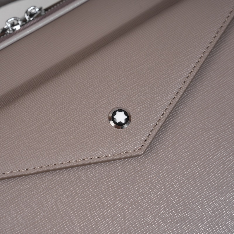 萬寶龍爆款來襲，精緻單肩包 選用由再生聚酯纖維頭層牛皮和棉質(zhì)紗線制成的面料打造，