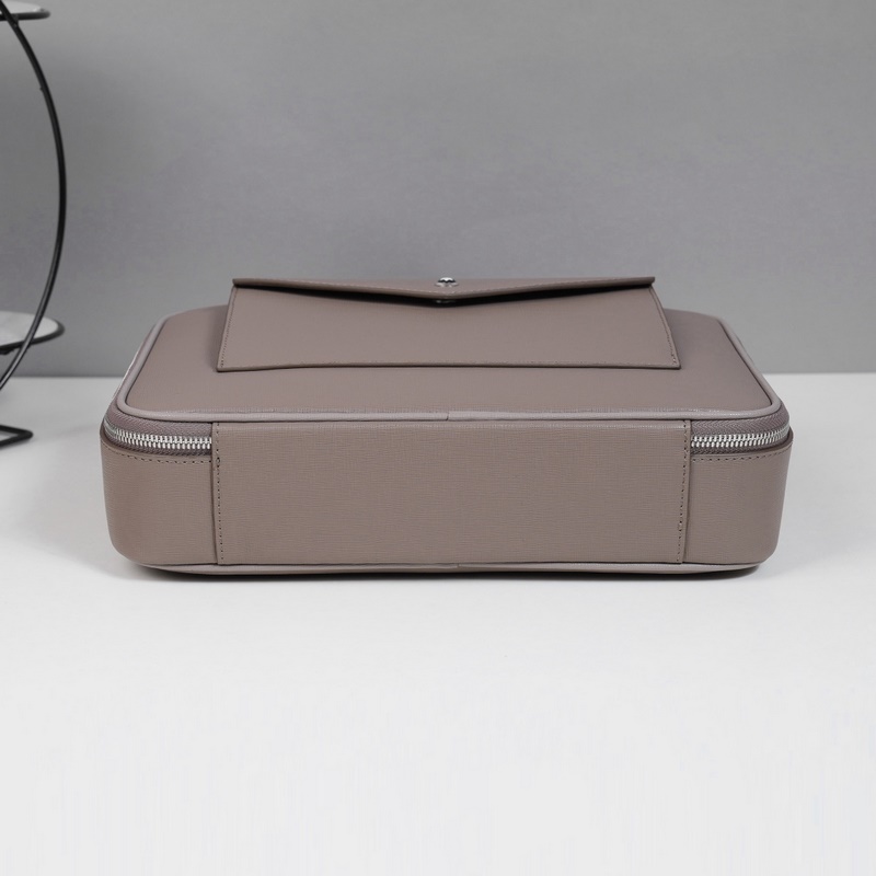 萬寶龍爆款來襲，精緻單肩包 選用由再生聚酯纖維頭層牛皮和棉質(zhì)紗線制成的面料打造，