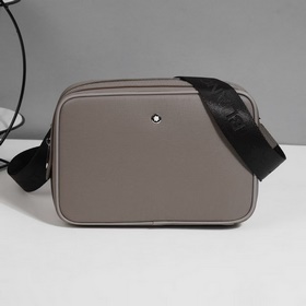 萬寶龍爆款來襲，精緻單肩包 選用由再生聚酯纖維頭層牛皮和棉質紗線制成的面料打造，