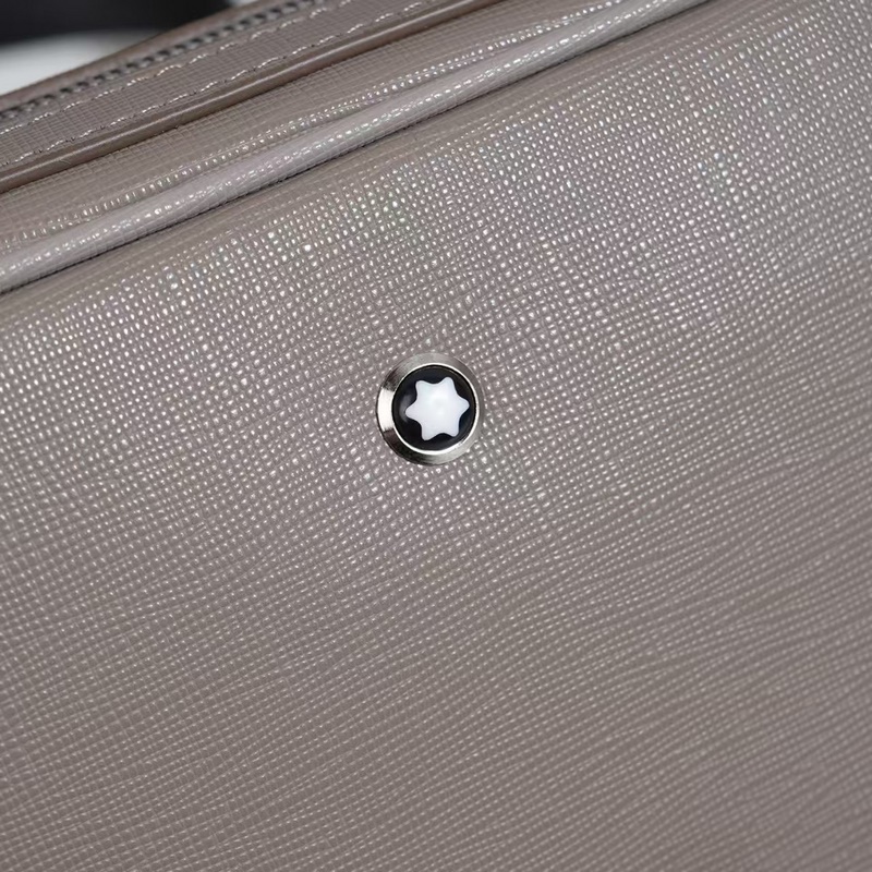 萬寶龍爆款來襲，精緻單肩包 選用由再生聚酯纖維頭層牛皮和棉質紗線制成的面料打造，