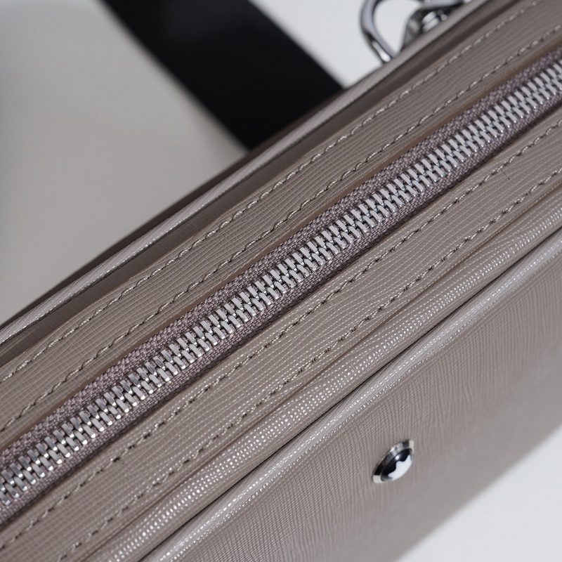 萬寶龍爆款來襲，精緻單肩包 選用由再生聚酯纖維頭層牛皮和棉質紗線制成的面料打造，