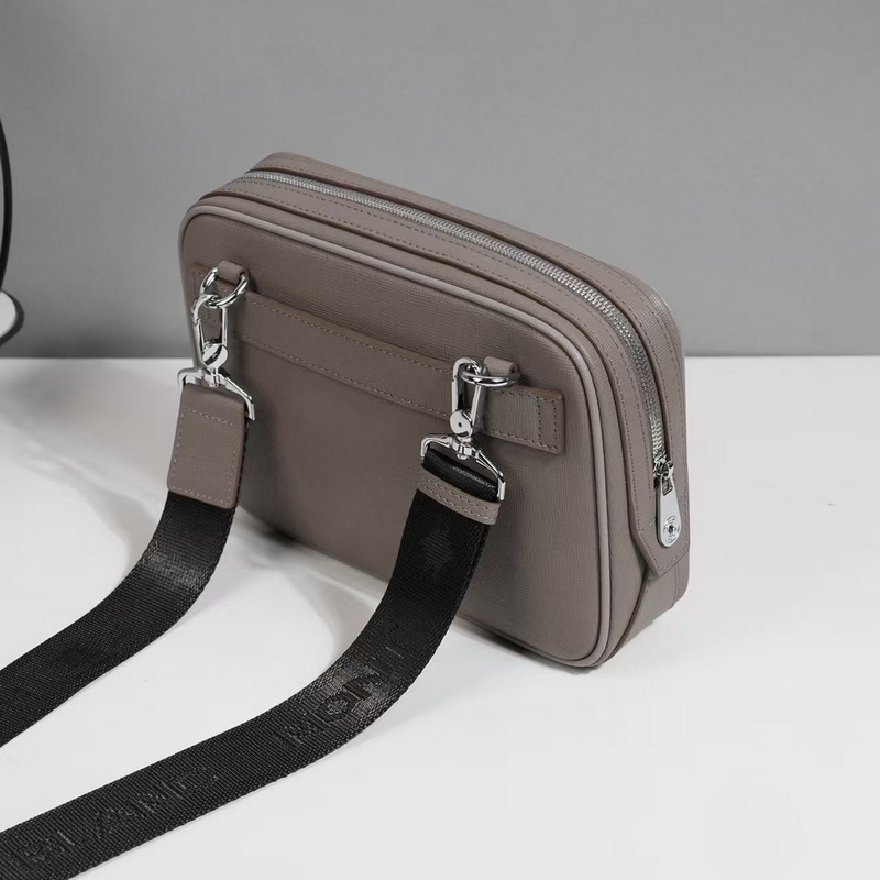 萬寶龍爆款來襲，精緻單肩包 選用由再生聚酯纖維頭層牛皮和棉質紗線制成的面料打造，