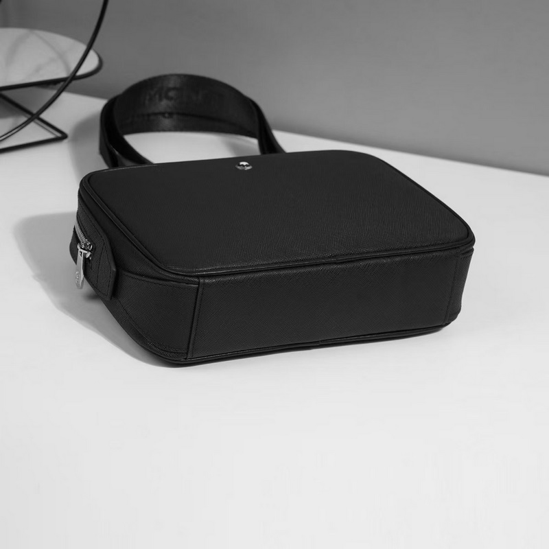 萬寶龍爆款來襲，精緻單肩包 選用由再生聚酯纖維頭層牛皮和棉質紗線制成的面料打造，