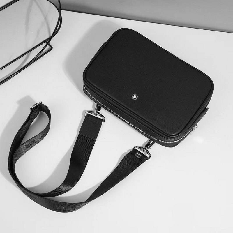 萬寶龍爆款來襲，精緻單肩包 選用由再生聚酯纖維頭層牛皮和棉質紗線制成的面料打造，