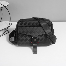 萬寶龍爆款來襲，精緻單肩包 選用由再生聚酯纖維頭層牛皮和棉質紗線制成的面料打造，