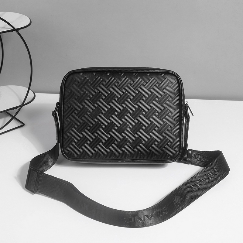 萬寶龍爆款來襲，精緻單肩包 選用由再生聚酯纖維頭層牛皮和棉質紗線制成的面料打造，