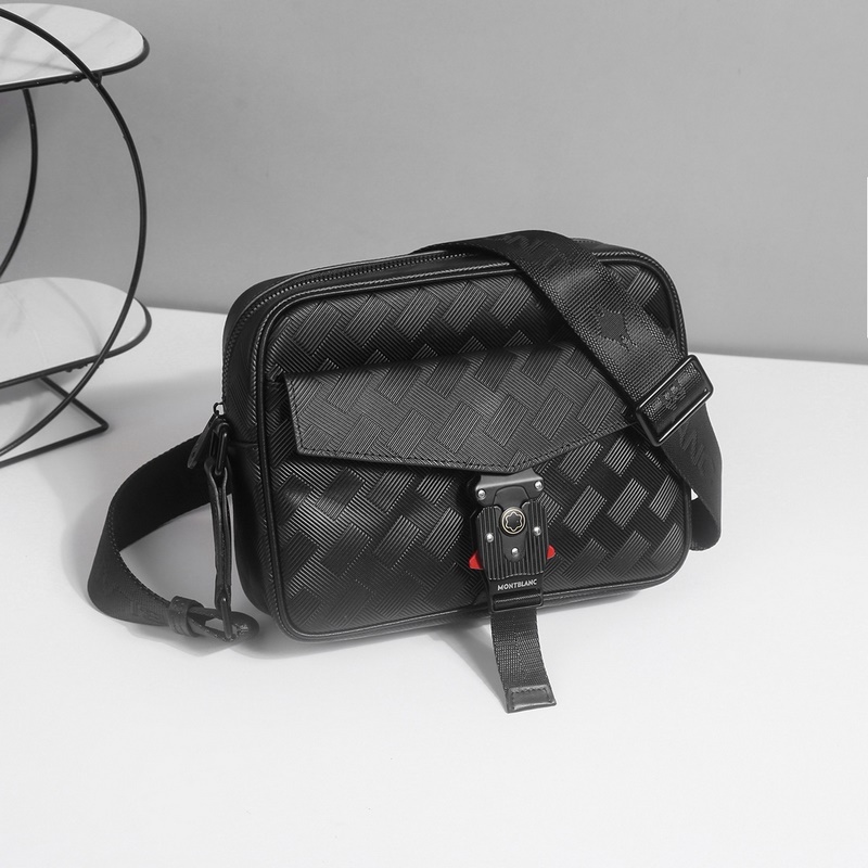 萬寶龍爆款來襲，精緻單肩包 選用由再生聚酯纖維頭層牛皮和棉質紗線制成的面料打造，