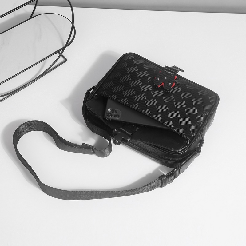 萬寶龍爆款來襲，精緻單肩包 選用由再生聚酯纖維頭層牛皮和棉質紗線制成的面料打造，