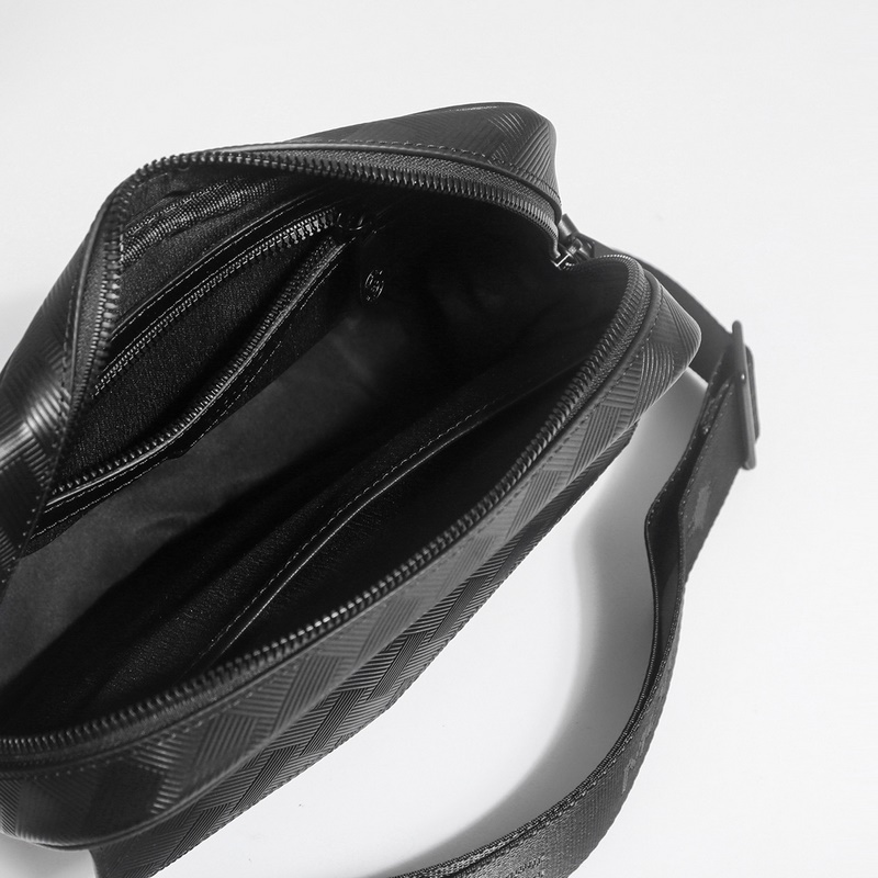 萬寶龍爆款來襲，精緻單肩包 選用由再生聚酯纖維頭層牛皮和棉質紗線制成的面料打造，