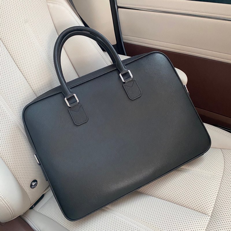 Mont Blanc萬寶龍最新款男士公文包采用頭層牛皮 皮質(zhì)柔軟高端大氣上檔次尺