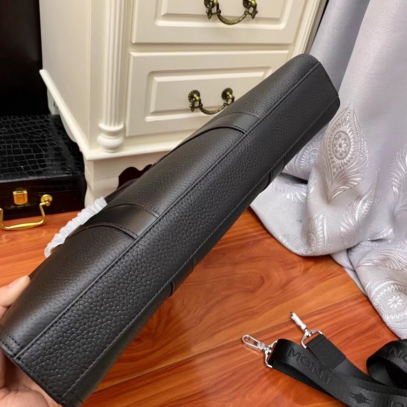 霸氣原單手提包 。萬(wàn)寶龍公文包。型號(hào)：33087-5(黑色)專櫃同步最新款強(qiáng)勢(shì)登