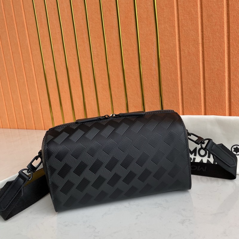 萬寶龍系列郵筒包 經典黑，從品牌豐厚的書寫文化中汲取靈感，點亮煥新色彩搭配，柔軟