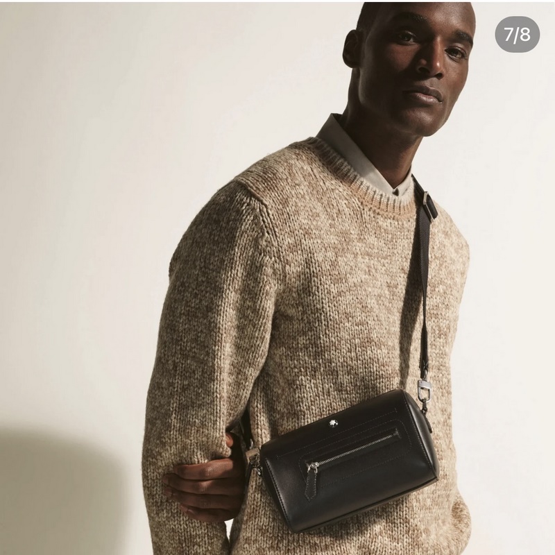 萬(wàn)寶龍軟皮系列郵筒包 經(jīng)典黑，從品牌豐厚的書(shū)寫(xiě)文化中汲取靈感，點(diǎn)亮煥新色彩搭配，