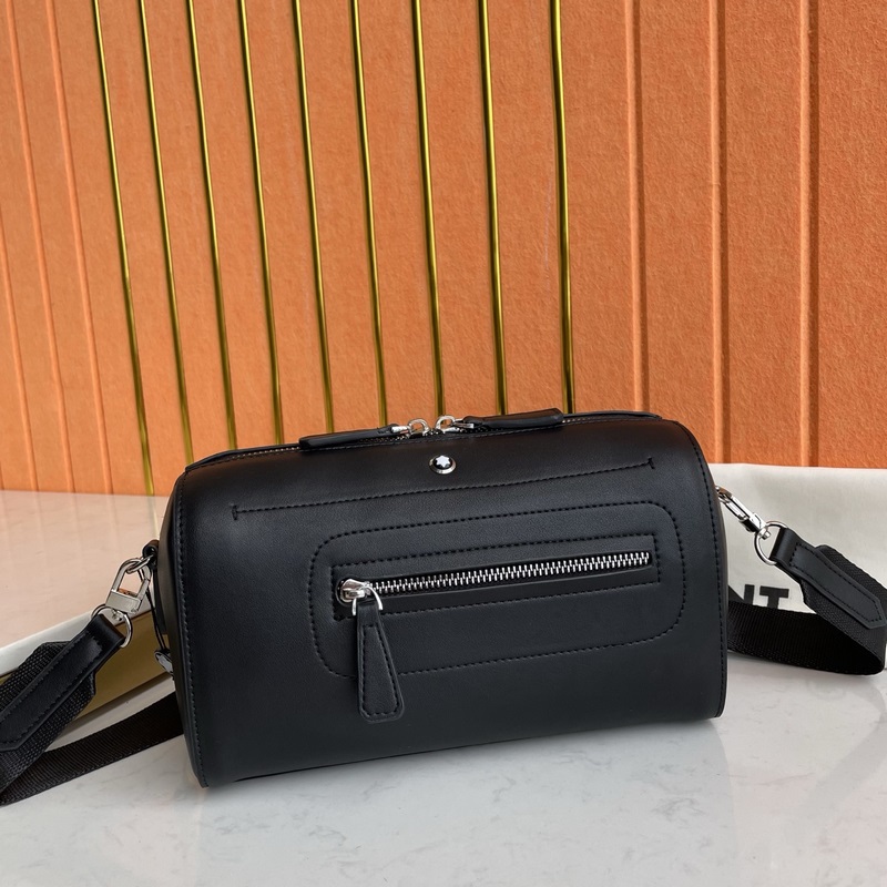 萬(wàn)寶龍軟皮系列郵筒包 經(jīng)典黑，從品牌豐厚的書(shū)寫(xiě)文化中汲取靈感，點(diǎn)亮煥新色彩搭配，