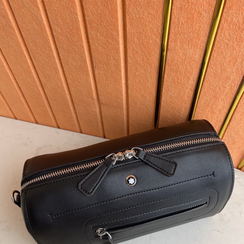 萬(wàn)寶龍軟皮系列郵筒包 經(jīng)典黑，從品牌豐厚的書(shū)寫(xiě)文化中汲取靈感，點(diǎn)亮煥新色彩搭配，