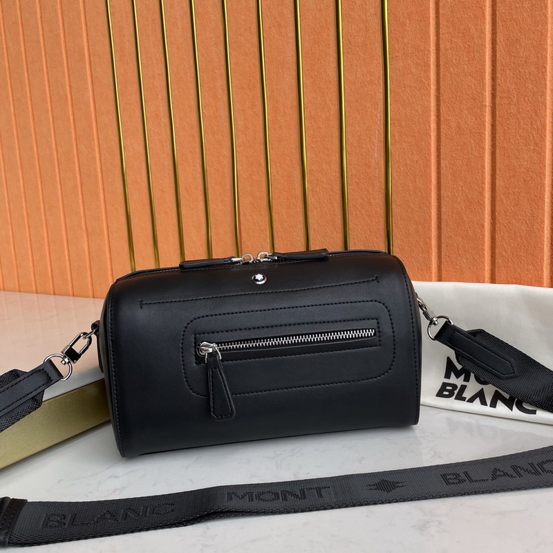 萬(wàn)寶龍軟皮系列郵筒包 經(jīng)典黑，從品牌豐厚的書(shū)寫(xiě)文化中汲取靈感，點(diǎn)亮煥新色彩搭配，