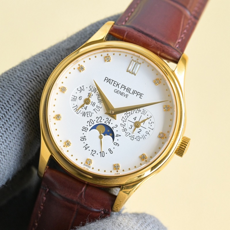 百達(dá)翡麗超級複雜功能時計5327、5140系列腕表，萬年曆中最經(jīng)典的款式。 表徑