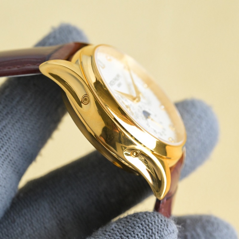 百達(dá)翡麗超級複雜功能時計5327、5140系列腕表，萬年曆中最經(jīng)典的款式。 表徑