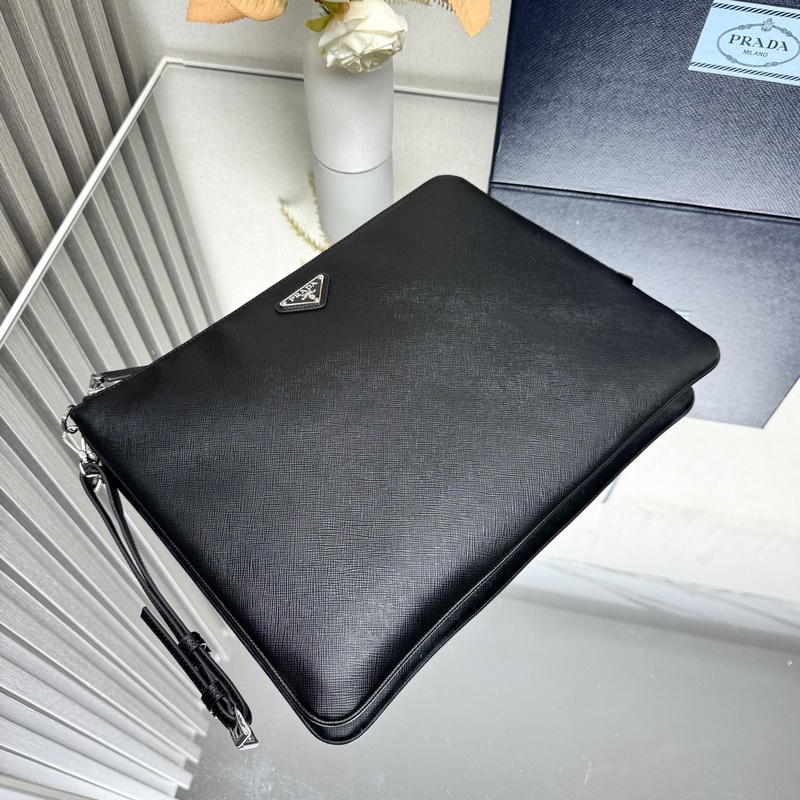 [頂級(jí)原單] 新款手包 2NH023大號(hào) 這款男士手采用進(jìn)十字紋牛皮。配有可拆手