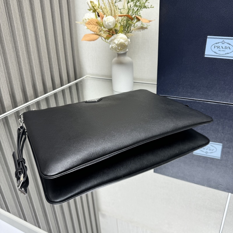 [頂級(jí)原單] 新款手包 2NH023大號(hào) 這款男士手采用進(jìn)十字紋牛皮。配有可拆手