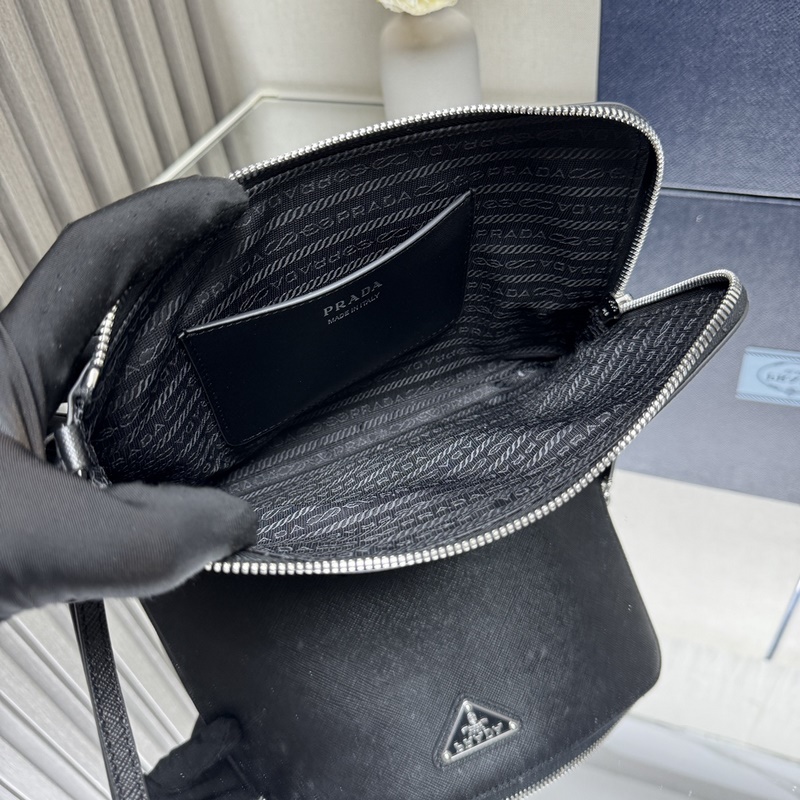 [頂級原單] 新款手包 2NH024小號 這款男士手采用進十字紋牛皮。配有可拆手