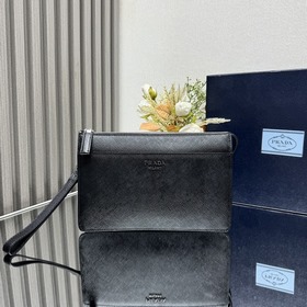 [頂級原單]Saffiano皮革男士新款手拿包 2VF019可拆式腕帶，拋光鋼質