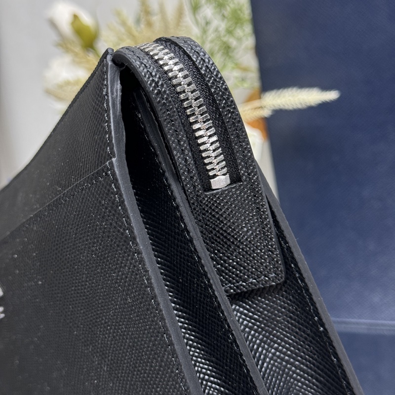 [頂級原單]Saffiano皮革男士新款手拿包 2VF019可拆式腕帶，拋光鋼質