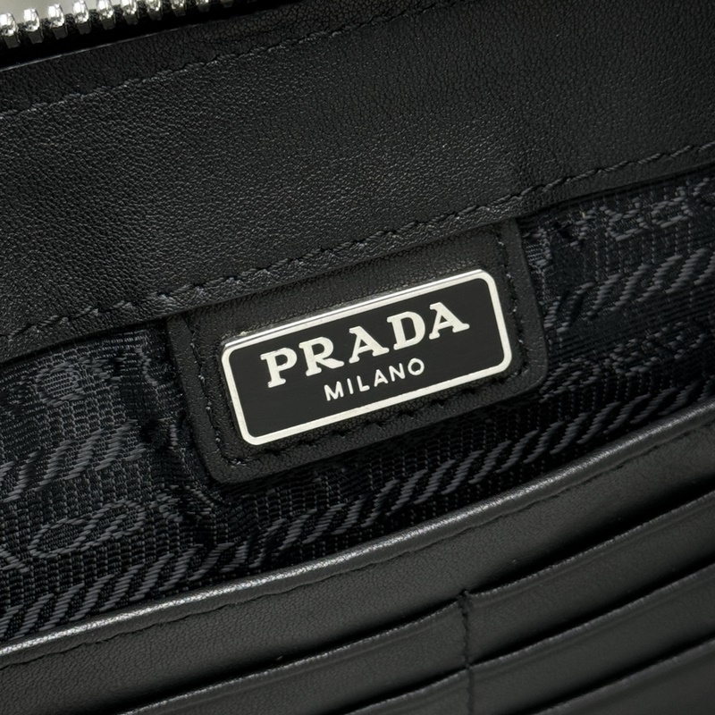 [頂級原單]Saffiano皮革男士新款手拿包 2VF019可拆式腕帶，拋光鋼質